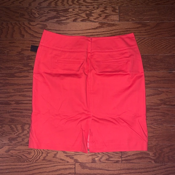 Scarlet skirt - Picture 2 of 4